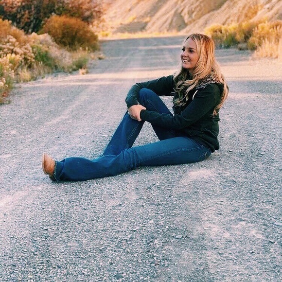 Meet your Posher, Hailey - Picture 1 of 1